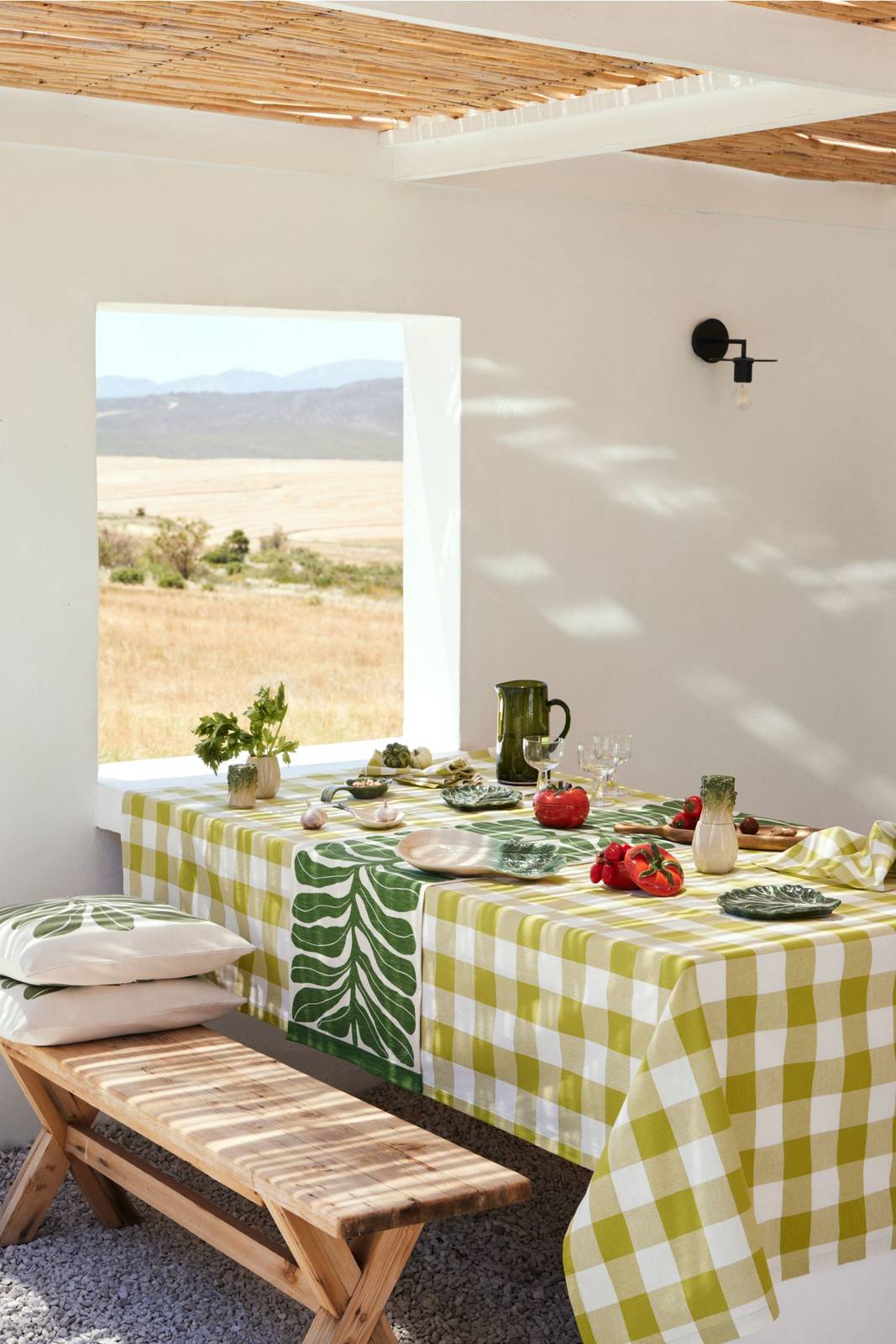 Un'allegra fantasia a quadretti verdi e bianchi per la grande tovaglia rettangolare in cotone con motivo stampato (articolo:1211631002) di H&M Home: è perfetta per una grigliata all'aperto, ma non solo... Misura L 140 x P 240 cm. Prezzo 22,99 euro. www.hm.com Un'allegra fantasia a quadretti verdi e bianchi per la grande tovaglia rettangolare in cotone con motivo stampato (articolo:1211631002) di H&M Home: è perfetta per una grigliata all'aperto, ma non solo... Misura L 140 x P 240 cm. Prezzo 22,99 euro. www.hm.com