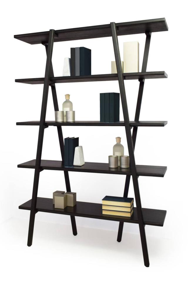 etan di Verzelloni, design Simon Moraci Pipercic, è la libreria completamente realizzata in legno di rovere massello nelle versioni black oil o white oil e caratterizzata da una linea leggera che la rende un pezzo senza tempo. É priva di barriere laterali ed è impreziosita da fermalibri disponibili nelle finiture della libreria o in marmo di carrara. www.verzelloni.it etan di Verzelloni, design Simon Moraci Pipercic, è la libreria completamente realizzata in legno di rovere massello nelle versioni black oil o white oil e caratterizzata da una linea leggera che la rende un pezzo senza tempo. É priva di barriere laterali ed è impreziosita da fermalibri disponibili nelle finiture della libreria o in marmo di carrara. www.verzelloni.it