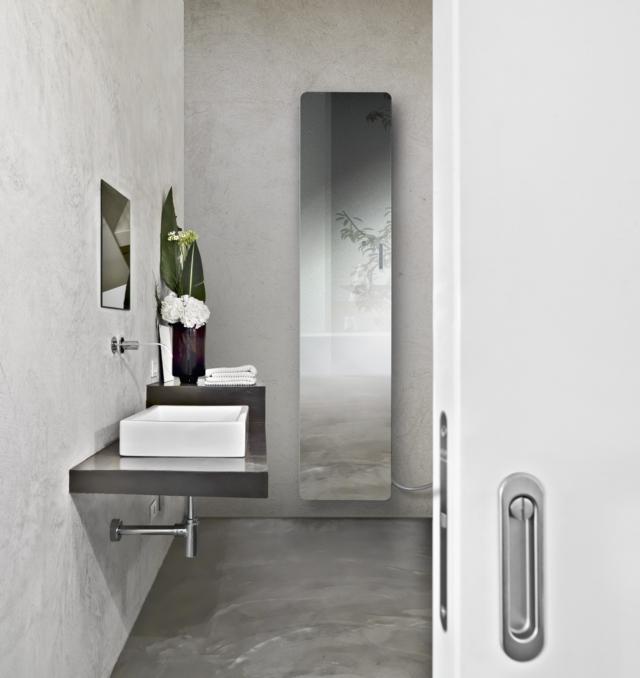 specchio radiante New Image di Deltacalor è termoarredo elettrico a elevata tecnologia (con display touch) e specchio in vetro temperato specchio radiante New Image di Deltacalor è termoarredo elettrico a elevata tecnologia (con display touch) e specchio in vetro temperato