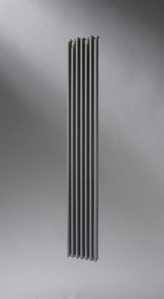 termoarredo sottile Le Torri di Brem con design Bettazzi + Percoco Architetti. Realizzato con lame d’acciaio parallele termoarredo sottile Le Torri di Brem con design Bettazzi + Percoco Architetti. Realizzato con lame d’acciaio parallele