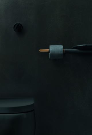 barra multiuso Free della linea Icone di Cerasa è realizzata in frassino laccato nero opaco con dettagli in metallo finitura rame barra multiuso Free della linea Icone di Cerasa è realizzata in frassino laccato nero opaco con dettagli in metallo finitura rame