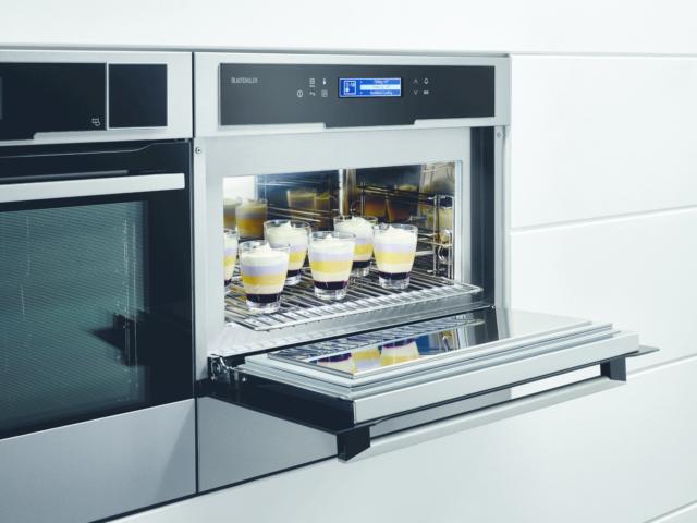 abbattitore BlastChiller di Electrolux con comandi Touch Control elettronici retroilluminati e termosonda abbattitore BlastChiller di Electrolux con comandi Touch Control elettronici retroilluminati e termosonda