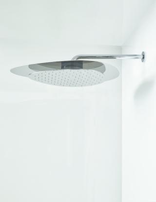 Il soffione con braccio a parete Cloud di Fima CF (www.fimacf.com) misura L 49,9 x P 55 cm. In finitura cromo, Iva esclusa costa 1.513 euro.