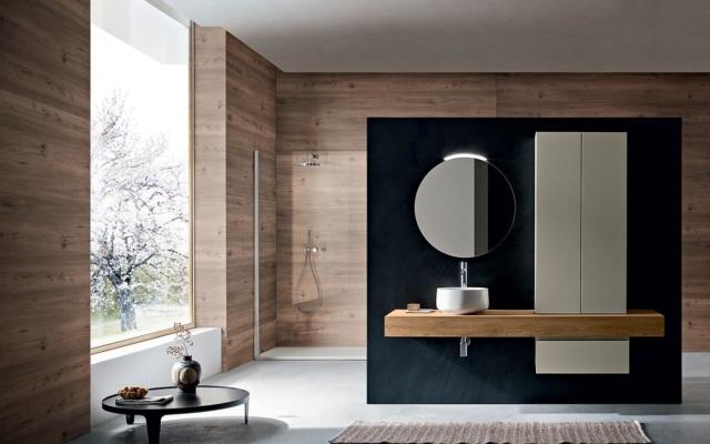 Ambientazione con pareti effetto legno e con soluzioni bagno Pandora EVO di Kios Ambientazione con pareti effetto legno e con soluzioni bagno Pandora EVO di Kios