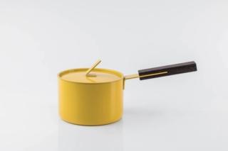 casseruola The Saucepan della collezione Beyond Basic 2018, design Laura Caffi di Knlndustrie in acciaio ad alto spessore casseruola The Saucepan della collezione Beyond Basic 2018, design Laura Caffi di Knlndustrie in acciaio ad alto spessore