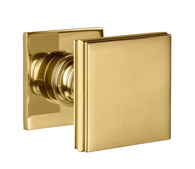 In ottone forgiato con una raffinata forma squadrata, il pomolo iLucrezia di Dnd by Martinelli (www.dndbymartinelli.com), misura L 55 x P 53 x H 55 mm e costa 95 euro. In ottone forgiato con una raffinata forma squadrata, il pomolo iLucrezia di Dnd by Martinelli (www.dndbymartinelli.com), misura L 55 x P 53 x H 55 mm e costa 95 euro.