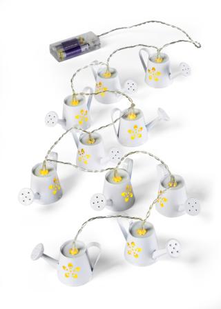 Catena luminosa Annaffiatoi di Bonprix. Una simpatica decorazione luminosa.10 piccoli annaffiatoi a luce LED bianco caldo e interruttore. Funziona con 2 batterie mignon AA. Il cavo ha una lunghezza totale 120 cm. Prezzo 16,99 euro. www.bonprix.it Catena luminosa Annaffiatoi di Bonprix. Una simpatica decorazione luminosa.10 piccoli annaffiatoi a luce LED bianco caldo e interruttore. Funziona con 2 batterie mignon AA. Il cavo ha una lunghezza totale 120 cm. Prezzo 16,99 euro. www.bonprix.it