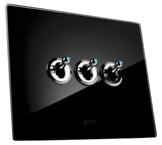 AVE Placca New Style 44 in vetro nero con tre comandi a levetta illuminabili AVE Placca New Style 44 in vetro nero con tre comandi a levetta illuminabili