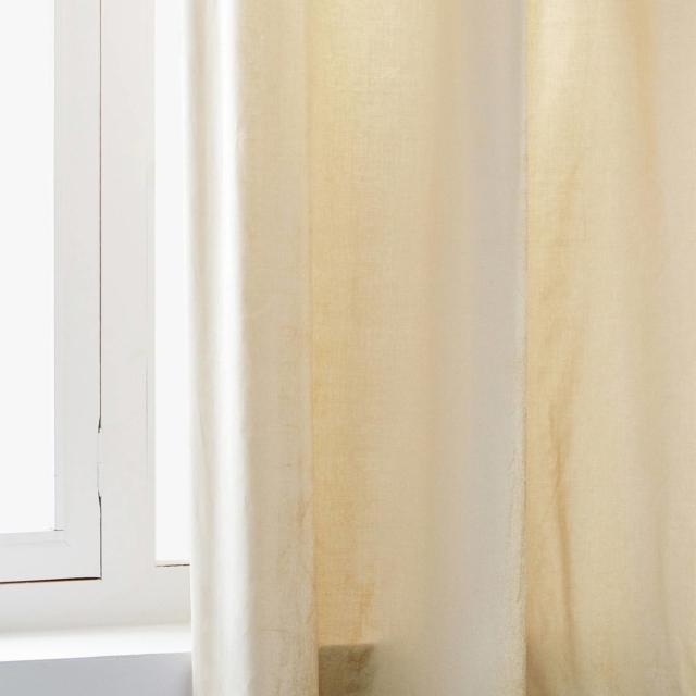 tende classiche: di Zara Home (www.zarahome.com) in velluto di cotone e viscosa tende classiche: di Zara Home (www.zarahome.com) in velluto di cotone e viscosa