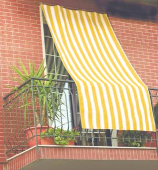Tenda sole di Euronova, perfetta per difendersi dal sole rovente e schermare alla vista, è in 50% cotone e 50% poliestere, in giallo o verde. Anelli in plastica per il fissaggio. Si può lavare in lavatrice a 40 gradi. Misura 150×290 cm. Prezzo 19.90. www.euronova-italia.it Tenda sole di Euronova, perfetta per difendersi dal sole rovente e schermare alla vista, è in 50% cotone e 50% poliestere, in giallo o verde. Anelli in plastica per il fissaggio. Si può lavare in lavatrice a 40 gradi. Misura 150×290 cm. Prezzo 19.90. www.euronova-italia.it