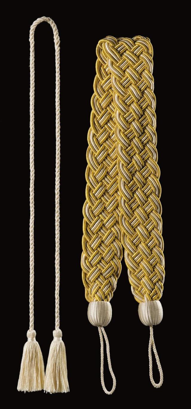 Il bracciale a treccia di Irpa 1961 (www.irpa1961.it) è formato da cordoncini rivestiti in rayon nei colori giallo e beige dall'aspetto lucido. Lungo 80 cm e alto 5 cm costa 15,70 euro più Iva. Il bracciale a treccia di Irpa 1961 (www.irpa1961.it) è formato da cordoncini rivestiti in rayon nei colori giallo e beige dall'aspetto lucido. Lungo 80 cm e alto 5 cm costa 15,70 euro più Iva.