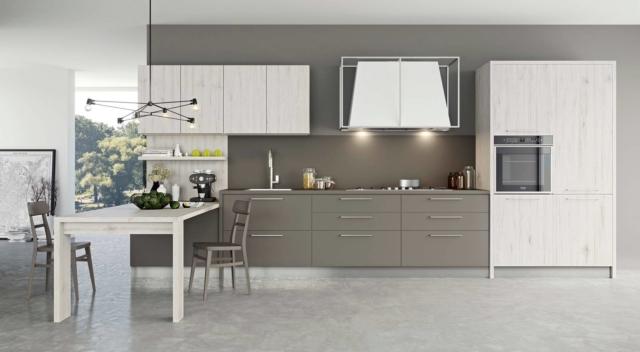 cucina con una cappa a camino bianca Kalì di Arredo3 cucina con una cappa a camino bianca Kalì di Arredo3