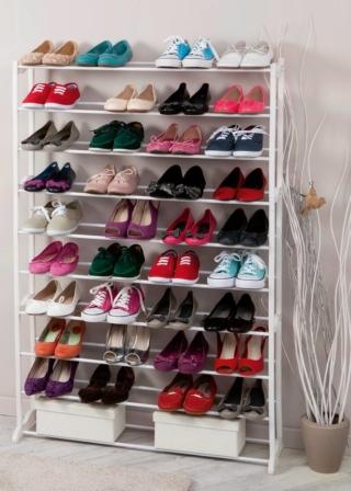 Art. 58798690 di Euronova il modello di scarpiera a dieci ripiani che permette di esporre, come in una vetrina, fino a cinquanta paia di scarpe; la struttura bianca è formata dai montanti in plastica e dalle bacchette di appoggio in metallo. Misura L 90,5 x P 25 x H 141 cm e costa 19,99 euro. www.euronova-italia.it Art. 58798690 di Euronova il modello di scarpiera a dieci ripiani che permette di esporre, come in una vetrina, fino a cinquanta paia di scarpe; la struttura bianca è formata dai montanti in plastica e dalle bacchette di appoggio in metallo. Misura L 90,5 x P 25 x H 141 cm e costa 19,99 euro. www.euronova-italia.it