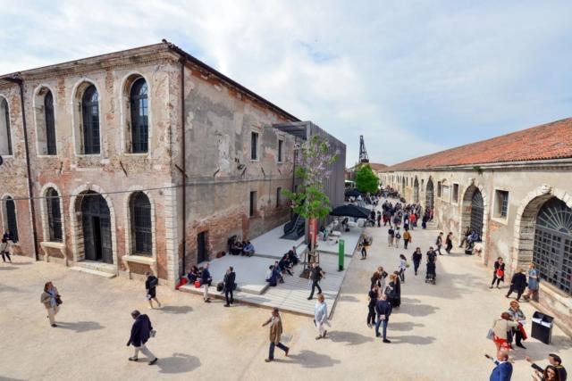 L’Arsenale di Venezia, che con il Padiglione Centrale ai Giardini ospita la mostra Freespace e le sezioni Close Encounter e The Practice of Teaching (foto Andrea Avezzù per cortesia de La Biennale di Venezia). L’Arsenale di Venezia, che con il Padiglione Centrale ai Giardini ospita la mostra Freespace e le sezioni Close Encounter e The Practice of Teaching (foto Andrea Avezzù per cortesia de La Biennale di Venezia).