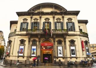 Palazzo Sormani, sede della Biblioteca centrale in corso di Porta Vittoria.