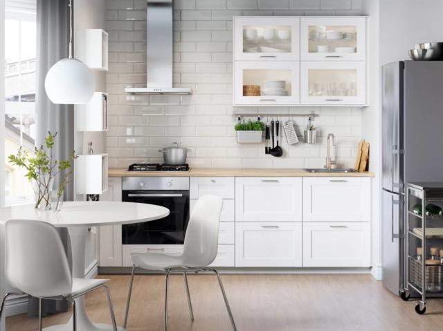 cucina con il frigorifero freestanding Metod/Savedal di Ikea Italia cucina con il frigorifero freestanding Metod/Savedal di Ikea Italia