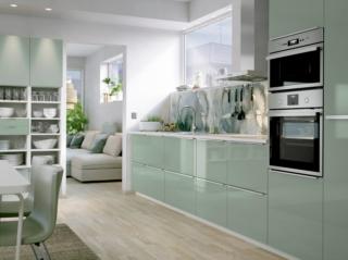 cucina con le ante lucide verde acqua Metod/Kallarp di Ikea Italia cucina con le ante lucide verde acqua Metod/Kallarp di Ikea Italia