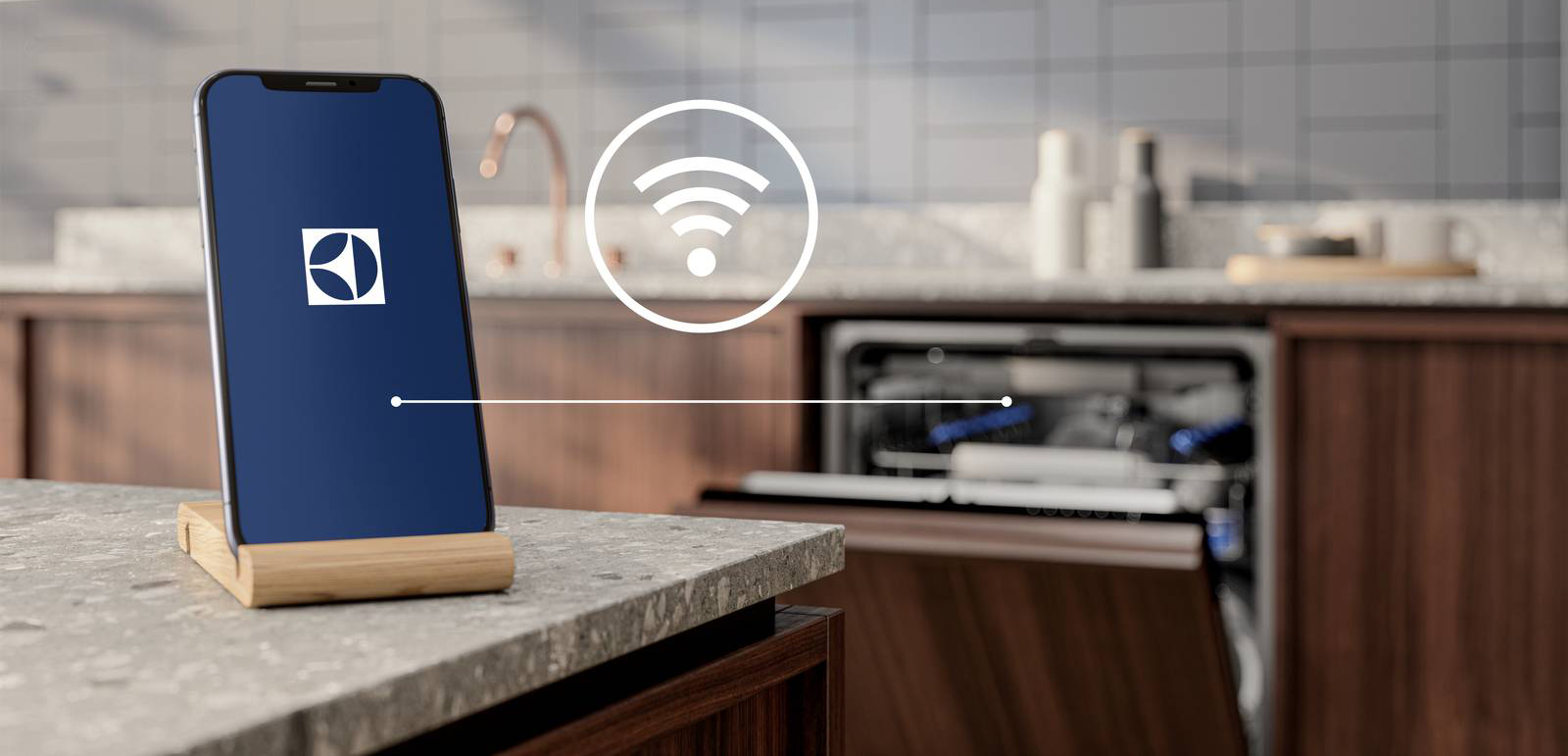 In classe energetica B, la lavastoviglie KEZB8500W appartiene alla collezione EcoLine di Electrolux, dotata di tecnologie e programmi all’avanguardia che garantiscono risultati eccezionali. SprayZone rimuove anche i residui più ostinati da pentole e teglie mediante un potente getto circoscritto a una determinata area del vano inferiore, mentre la tecnologia AirDry dieci minuti prima della conclusione del ciclo di lavaggio, fa sì che lo sportello si apra automaticamente, permettendo all’aria di circolare nel vano. La connessione WiFi, infine, collega KEZB8500W all’app Electrolux, per monitorare anche a distanza la pulizia delle stoviglie e ricevere preziosi consigli anti sprechi. Prezzo da rivenditore. www.electrolux.it