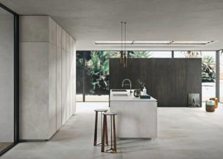cucina in ceramica Laminam calce grigio Way Materia di Snaidero cucina in ceramica Laminam calce grigio Way Materia di Snaidero