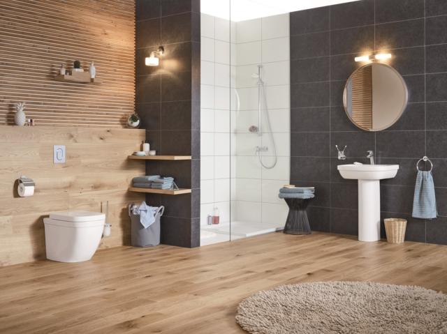 water a filo parete da pavimento Euro Ceramic di Grohe in ceramica bianca senza brida water a filo parete da pavimento Euro Ceramic di Grohe in ceramica bianca senza brida