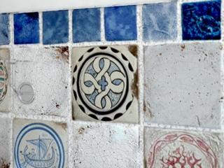 Dettagli ambientazione bagno con Tarsie formato 10x10 cm