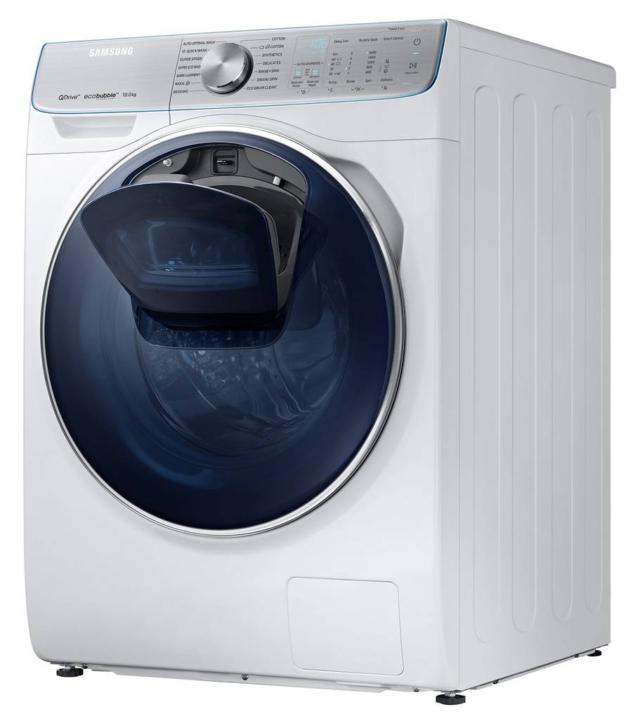 doppio cestello L’ultimo modello di Samsung Add Wash si chiama QuickDrive e si avvale di una tecnologia che permette di dimezzare il tempo necessario per il lavaggio. Come tutti i modelli Add Wash, anche questa versione dispone di uno sportellino inserito nella porta della macchina, che può essere aperto anche durante il ciclo di lavaggio, per introdurre nel cesto eventuali panni o detergenti dimenticati. QuickDrive, inoltre, si distingue per l’innovativo cestello a doppio movimento, che grazie al suo fondo con rotazione autonoma aggiunge un nuovo asse di rotazione ai vestiti ottimizzando l’azione meccanica applicata al bucato. Non ultimo, un'altra caratteristica del prodotto è Q-rator, l’assistente intelligente che aiuta a prendersi cura del bucato e della lavatrice, connettendosi all’app Smart Things, che permette di accedere alle funzionalità smart della lavatrice. Misura L 60 x P 60 x H 85 cm. Prezzo: 1.699 euro. www.samsung.com. doppio cestello L’ultimo modello di Samsung Add Wash si chiama QuickDrive e si avvale di una tecnologia che permette di dimezzare il tempo necessario per il lavaggio. Come tutti i modelli Add Wash, anche questa versione dispone di uno sportellino inserito nella porta della macchina, che può essere aperto anche durante il ciclo di lavaggio, per introdurre nel cesto eventuali panni o detergenti dimenticati. QuickDrive, inoltre, si distingue per l’innovativo cestello a doppio movimento, che grazie al suo fondo con rotazione autonoma aggiunge un nuovo asse di rotazione ai vestiti ottimizzando l’azione meccanica applicata al bucato. Non ultimo, un'altra caratteristica del prodotto è Q-rator, l’assistente intelligente che aiuta a prendersi cura del bucato e della lavatrice, connettendosi all’app Smart Things, che permette di accedere alle funzionalità smart della lavatrice. Misura L 60 x P 60 x H 85 cm. Prezzo: 1.699 euro. www.samsung.com.