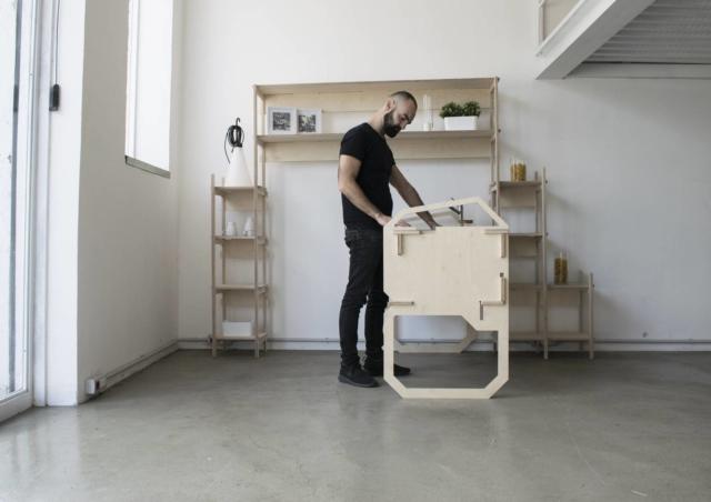 Cucina Leggera (design Stefano Carta Vasconcellos) di CELER Furniture è composta da sette elementi a incastro. Cucina Leggera (design Stefano Carta Vasconcellos) di CELER Furniture è composta da sette elementi a incastro.
