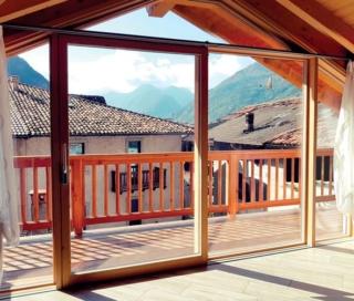 finestra in legno/alluminio ad elevato isolamento termico e acustico Imago 80 di Alpilegno finestra in legno/alluminio ad elevato isolamento termico e acustico Imago 80 di Alpilegno