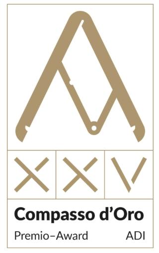 Giunto quest’anno alla venticinquesima edizione, il Compasso d’Oro ADI è il premio di design più prestigioso d’Italia e, come annualmente accade dal 1954 partendo da un’idea di Gio Ponti, viene consegnato a progettisti e produttori di qualità, individuati da una giuria tra quelli preselezionati nelle rassegne ADI Design Index del biennio precedente. L’ADI (Associazione Design Italiano) ne cura infatti l’organizzazione dal 1958.
I prodotti premiati e quelli segnalati con la Menzione d’onore entrano a far parte della Collezione storica del Compasso d’Oro, andando ad arricchire una raccolta che si spera presto avrà una sua propria sede espositiva a Milano. Ad ogni edizione vengono poi consegnati i Compassi d’Oro alla carriera, a personaggi e aziende di rilievo nel panorama contemporaneo del design, italiano e non solo. Riconoscimenti – la Targa Giovani – anche ai migliori progetti di studenti delle scuole universitarie italiane di design o di creativi agli inizi della carriera.
Nel 2018 su 283 prodotti sottoposti alla giuria ne sono stati premiati sedici e menzionati cinquantasei, mentre i Compassi alla carriera sono stati undici e le Targhe Giovani tre, più dieci attestati di merito. Risultati presentati al pubblico dal 21 al 26 giugno 2018 in una mostra milanese nel Cortile della Rocchetta del Castello Sforzesco e in un catalogo con testi in italiano e in inglese. www.adi-design.org