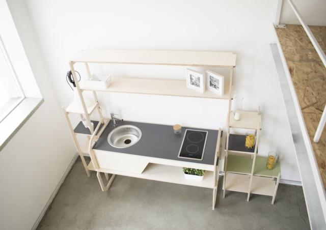 Il sistema Cucina Leggera (design Stefano Carta Vasconcellos) di CELER Furniture alla compattezza e all’accessibilità economica unisce funzionalità e leggerezza compositiva. Il sistema Cucina Leggera (design Stefano Carta Vasconcellos) di CELER Furniture alla compattezza e all’accessibilità economica unisce funzionalità e leggerezza compositiva.