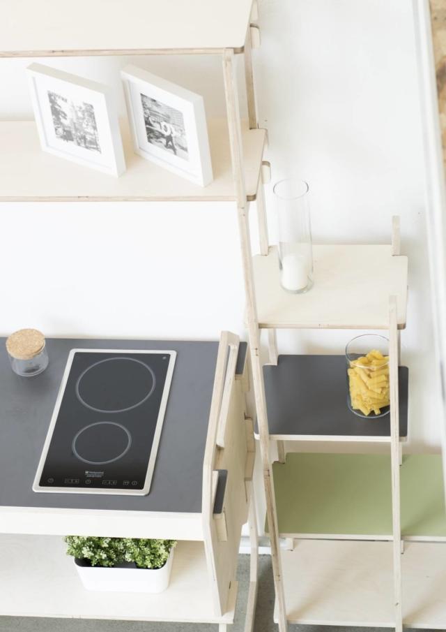 Tutti gli elementi che compongono il sistema Cucina Leggera (design Stefano Carta Vasconcellos) di CELER Furniture nascono da una concezione artigianale ma sono prodotti su misura grazie a tecniche di fabbricazione digitali. Tutti gli elementi che compongono il sistema Cucina Leggera (design Stefano Carta Vasconcellos) di CELER Furniture nascono da una concezione artigianale ma sono prodotti su misura grazie a tecniche di fabbricazione digitali.