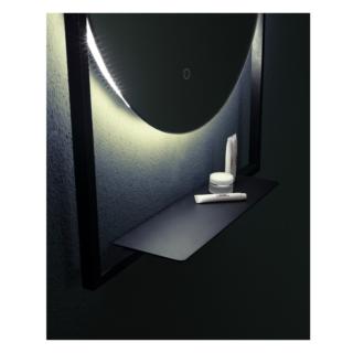 specchio Vanità & Casa Cassiopea di Desivero ha struttura di metallo laccata nero opaco con mensola incorporata e illuminazione LED a 360° specchio Vanità & Casa Cassiopea di Desivero ha struttura di metallo laccata nero opaco con mensola incorporata e illuminazione LED a 360°