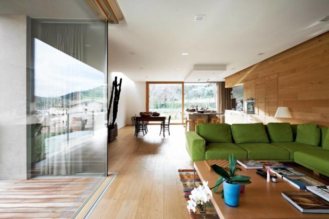 soggiorno e cucina open space con tanta luce dalle vetrate soggiorno e cucina open space con tanta luce dalle vetrate