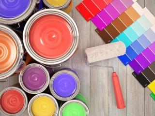 Non c’è limite nella scelta del colore, se non – a detta degli esperti della piattaforma online Instapro di servizi per la casa – la ricerca di un’armonia fra le nuove tinte e l’arredamento. Tutto è permesso, anche una tinta forte o originale, se rispecchia il nostro gusto del momento, o l’abbinamento più o meno stravagante di campiture e di colori.