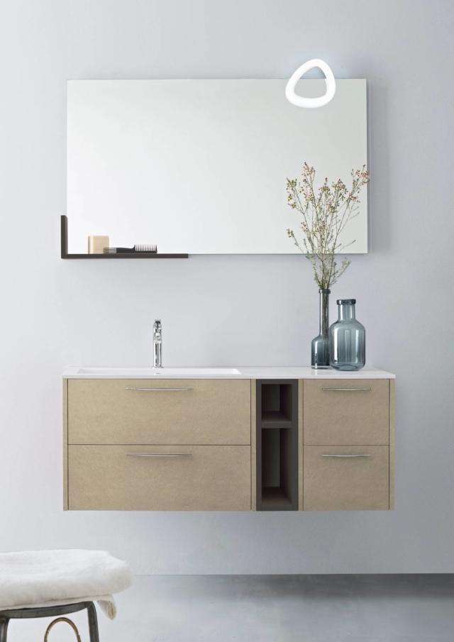 Composizione Velvet costituita da basi con cassetto in nobilitato creta, vano a giorno e mensola in nobilitato porfido; il piano è in marmoresina bianca opaca con vasca integrata; completa la composizione uno specchio con lampada a led. Misure: L. 120 P. 51. Composizione Velvet costituita da basi con cassetto in nobilitato creta, vano a giorno e mensola in nobilitato porfido; il piano è in marmoresina bianca opaca con vasca integrata; completa la composizione uno specchio con lampada a led. Misure: L. 120 P. 51.