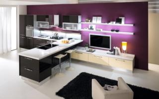 cucina con penisola dotata di un bancone snack e piano Betacryl bianco Luce di Conforama cucina con penisola dotata di un bancone snack e piano Betacryl bianco Luce di Conforama
