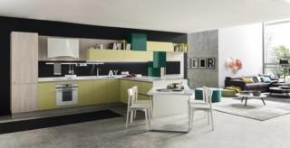 cucina aperta sul living e piano di lavoro in Okite bianco Marina 3.0 di Febal Casa cucina aperta sul living e piano di lavoro in Okite bianco Marina 3.0 di Febal Casa