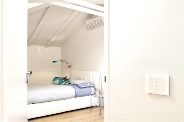 Per il completamento impianto le proposte New Style 44, Vera e Young Touch si abbinano alla serie civile Domus, dove il colore bianco viene esaltato in tutto il suo splendore. Con AVE è semplicissimo personalizzare i propri ambienti con un look total white. Quattro proposte diverse, complete, ognuna dedicata ad un modo diverso di vivere ed interpretare gli spazi. Per il completamento impianto le proposte New Style 44, Vera e Young Touch si abbinano alla serie civile Domus, dove il colore bianco viene esaltato in tutto il suo splendore. Con AVE è semplicissimo personalizzare i propri ambienti con un look total white. Quattro proposte diverse, complete, ognuna dedicata ad un modo diverso di vivere ed interpretare gli spazi.