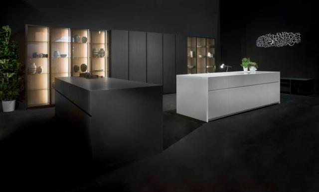 Giza di Maistri è dominata dalla presenza di due isole nei colori Bianco Assoluto e Nero Assoluto caratterizzate dai frontali, dai fianchi e dai piani, che nascondono un piano cottura e uno di refrigerazione invisibile, realizzati in Lapitec®, un materiale naturale innovativo. Un modulo base da 60 cm, prezzo a partire da 686 euro. w HYPERLINK "http://Www.maistri.it/"ww.maistri.it Giza di Maistri è dominata dalla presenza di due isole nei colori Bianco Assoluto e Nero Assoluto caratterizzate dai frontali, dai fianchi e dai piani, che nascondono un piano cottura e uno di refrigerazione invisibile, realizzati in Lapitec®, un materiale naturale innovativo. Un modulo base da 60 cm, prezzo a partire da 686 euro. w HYPERLINK "http://Www.maistri.it/"ww.maistri.it