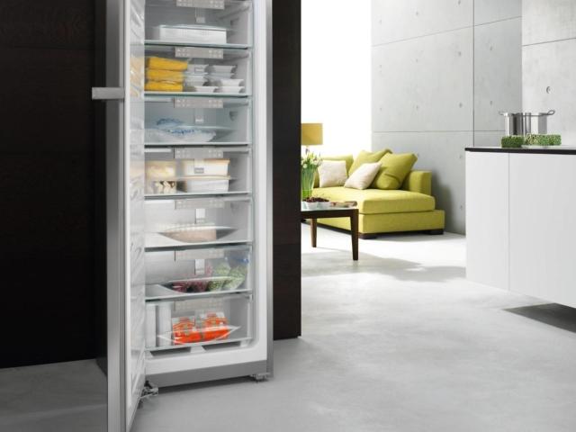 Congelatore verticale FN 14827 S di Miele Congelatore verticale FN 14827 S di Miele