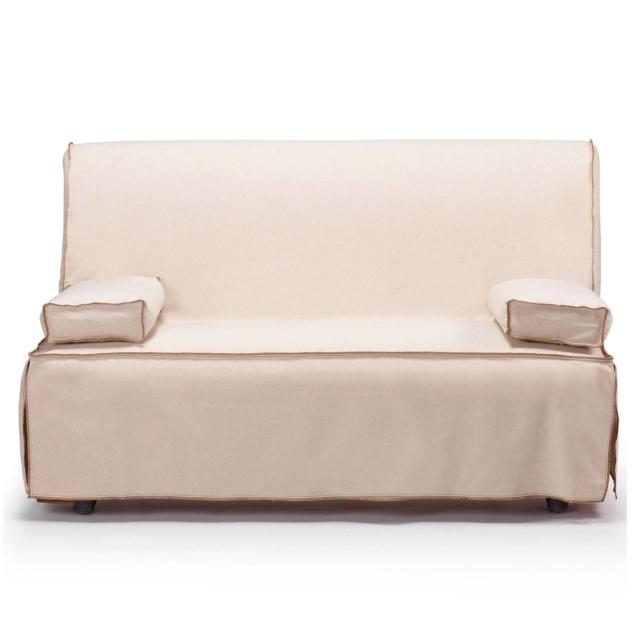 Della coll. Living di Viadurini (www.viadurini.it), il divano trasformabile con rete a doghe e futon in cotone e poliuretano ha il rivestimento sfoderabile; misura L 145 x P 92 x H 85 cm (aperto, 140 x 190 cm) e costa 469 euro. Della coll. Living di Viadurini (www.viadurini.it), il divano trasformabile con rete a doghe e futon in cotone e poliuretano ha il rivestimento sfoderabile; misura L 145 x P 92 x H 85 cm (aperto, 140 x 190 cm) e costa 469 euro.
