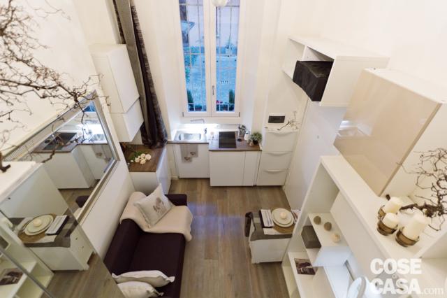 vista dal letto sospeso della mini casa di 18 mq vista dal letto sospeso della mini casa di 18 mq
