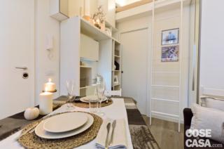 Una mise en place curata e cromaticamente coerente è ancora più apprezzabile in ambienti mini. Una mise en place curata e cromaticamente coerente è ancora più apprezzabile in ambienti mini.