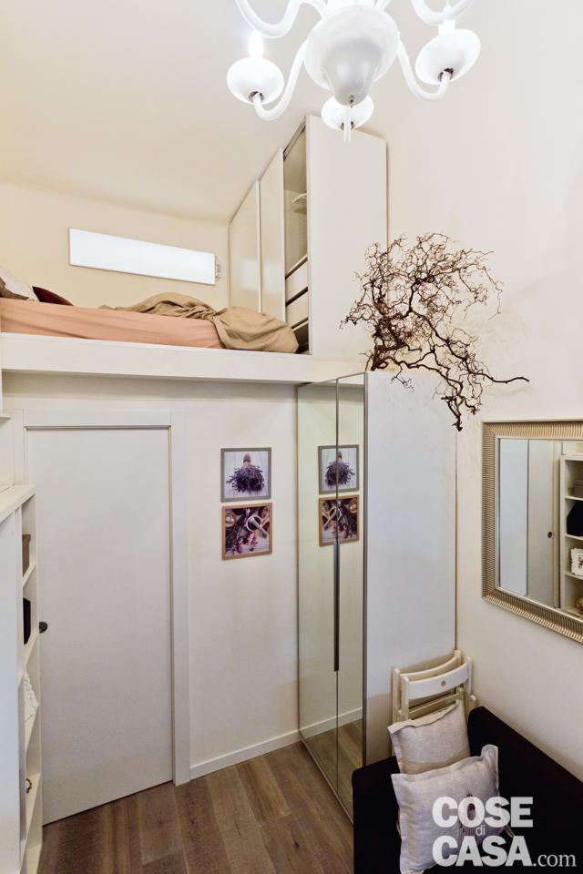 letto sospeso nella mini casa di 18 mq letto sospeso nella mini casa di 18 mq