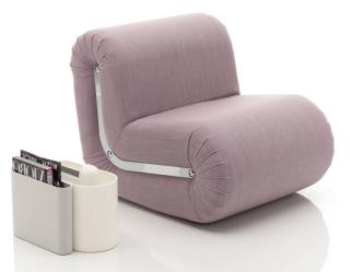 poltrona in camera rosa forme morbide Boomerang di B-Line poltrona in camera rosa forme morbide Boomerang di B-Line