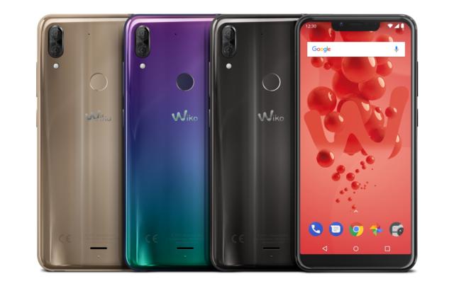 Uno smartphone dal design innovativo che rende l’esperienza del full screen 19:9 più intensa e immersiva. View2 Plus di Wiko è maneggevole, ergonomico e resistente con finitura in simil-vetro. Monta un processore Qualcomm Octa-Core, supportato da 4GB RAM per una navigazione più veloce tra le applicazioni. La batteria da 4000 mAh, unita al potente processore, assicura un consumo minimo di energia, garantendo fino a un giorno intero di uso intensivo con una singola carica. La fotocamera posteriore da 12MP garantisce foto nitide e l’esperienza di imaging AI: l'app appositamente progettata consente di riconoscere e adattare in modo intelligente tutte le configurazioni disponibili, dal Face Beauty all’HDR, e di migliorare il rilevamento di viso e corpo nelle modalità Live Portrait Blur e Artistic Blur. Sia la fotocamera posteriore che quella anteriore sono dotate di stabilizzazione video FHD, che assicura riprese nitide e senza rumori anche in movimento. E con le funzioni Time Lapse e Slow Motion si possono realizzare video semi-professionali. Inoltre, i Live AR Filters, consentono di arricchire le foto di nuovi elementi, come cappelli, occhiali da sole o maschere. Prezzo 249,99 euro. www.wikomobile.com Uno smartphone dal design innovativo che rende l’esperienza del full screen 19:9 più intensa e immersiva. View2 Plus di Wiko è maneggevole, ergonomico e resistente con finitura in simil-vetro. Monta un processore Qualcomm Octa-Core, supportato da 4GB RAM per una navigazione più veloce tra le applicazioni. La batteria da 4000 mAh, unita al potente processore, assicura un consumo minimo di energia, garantendo fino a un giorno intero di uso intensivo con una singola carica. La fotocamera posteriore da 12MP garantisce foto nitide e l’esperienza di imaging AI: l'app appositamente progettata consente di riconoscere e adattare in modo intelligente tutte le configurazioni disponibili, dal Face Beauty all’HDR, e di migliorare il rilevamento di viso e corpo nelle modalità Live Portrait Blur e Artistic Blur. Sia la fotocamera posteriore che quella anteriore sono dotate di stabilizzazione video FHD, che assicura riprese nitide e senza rumori anche in movimento. E con le funzioni Time Lapse e Slow Motion si possono realizzare video semi-professionali. Inoltre, i Live AR Filters, consentono di arricchire le foto di nuovi elementi, come cappelli, occhiali da sole o maschere. Prezzo 249,99 euro. www.wikomobile.com