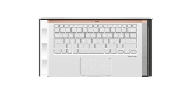 Un notebook compatto che garantisce 16 ore di batteria. L’esclusiva cerniera ErgoLift consente di inclinare la tastiera nella posizione di digitazione più confortevole, favorire il sistema di ventilazione e potenziare le performance audio. I nuovi ZenBook 13, 14 e 15 di Asus sono dotati di display NanoEdge con cornice ultrasottile su tutti i quattro lati, che assicura un ottimo rapporto schermo/corpo fino al 95%, e webcam 3D IR integrata, per accedere a Windows a una velocità 3 volte superiore a quella di una password. Presentano, inoltre, l’esclusiva tecnologia NumberPad, un innovativo tastierino numerico illuminato a LED e integrato nel touchpad in grado di migliorare la produttività e sistema audio Harman Kardon, per un intrattenimento immersivo. www.asus.it Un notebook compatto che garantisce 16 ore di batteria. L’esclusiva cerniera ErgoLift consente di inclinare la tastiera nella posizione di digitazione più confortevole, favorire il sistema di ventilazione e potenziare le performance audio. I nuovi ZenBook 13, 14 e 15 di Asus sono dotati di display NanoEdge con cornice ultrasottile su tutti i quattro lati, che assicura un ottimo rapporto schermo/corpo fino al 95%, e webcam 3D IR integrata, per accedere a Windows a una velocità 3 volte superiore a quella di una password. Presentano, inoltre, l’esclusiva tecnologia NumberPad, un innovativo tastierino numerico illuminato a LED e integrato nel touchpad in grado di migliorare la produttività e sistema audio Harman Kardon, per un intrattenimento immersivo. www.asus.it