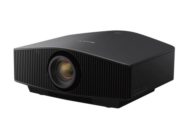 Un nuovo proiettore per l’home cinema laser 4K HDR dal design compatto e leggero, dotato di ottica ARC-F (All Range Crisp Focus) composta da 18 elementi in vetro, che assicurano alta precisione in ogni angolo dell'immagine. L'aggiunta del Digital Focus Optimiser nel nuovo VPL-VW870ES di Sony assicura una qualità dell'immagine molto alta e una messa a fuoco precisa senza distorsioni. Offre immagini nitide con una sorgente laser da 2.200 lumen e un alto contrasto dinamico grazie al motore con doppio controllo del contrasto reso possibile dal controllo dinamico del laser e dalla tecnologia Advanced Iris. Il prodotto sarà disponibile da novembre 2018. Prezzo circa 25.000 euro. www.sony.it Un nuovo proiettore per l’home cinema laser 4K HDR dal design compatto e leggero, dotato di ottica ARC-F (All Range Crisp Focus) composta da 18 elementi in vetro, che assicurano alta precisione in ogni angolo dell'immagine. L'aggiunta del Digital Focus Optimiser nel nuovo VPL-VW870ES di Sony assicura una qualità dell'immagine molto alta e una messa a fuoco precisa senza distorsioni. Offre immagini nitide con una sorgente laser da 2.200 lumen e un alto contrasto dinamico grazie al motore con doppio controllo del contrasto reso possibile dal controllo dinamico del laser e dalla tecnologia Advanced Iris. Il prodotto sarà disponibile da novembre 2018. Prezzo circa 25.000 euro. www.sony.it