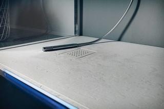 Night di Grandform è un piatto doccia completo di luci led lungo il perimetro, selezionabili tramite telecomando Night di Grandform è un piatto doccia completo di luci led lungo il perimetro, selezionabili tramite telecomando