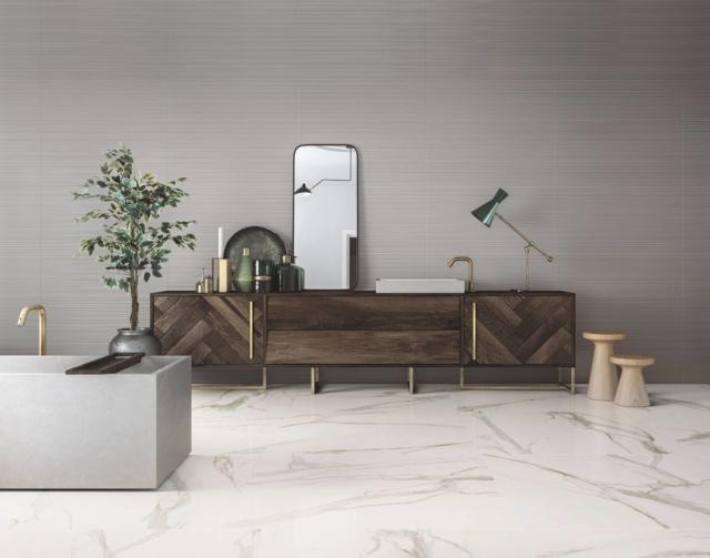 Il pavimento in gres porcellanato della collezione Elements Lux di Ceramiche Keope (www.keope.com) interpreta il marmo nella variante Calacatta Gold. Nel formato 40 x 120 cm, al mq costa 108,50 euro. Il pavimento in gres porcellanato della collezione Elements Lux di Ceramiche Keope (www.keope.com) interpreta il marmo nella variante Calacatta Gold. Nel formato 40 x 120 cm, al mq costa 108,50 euro.